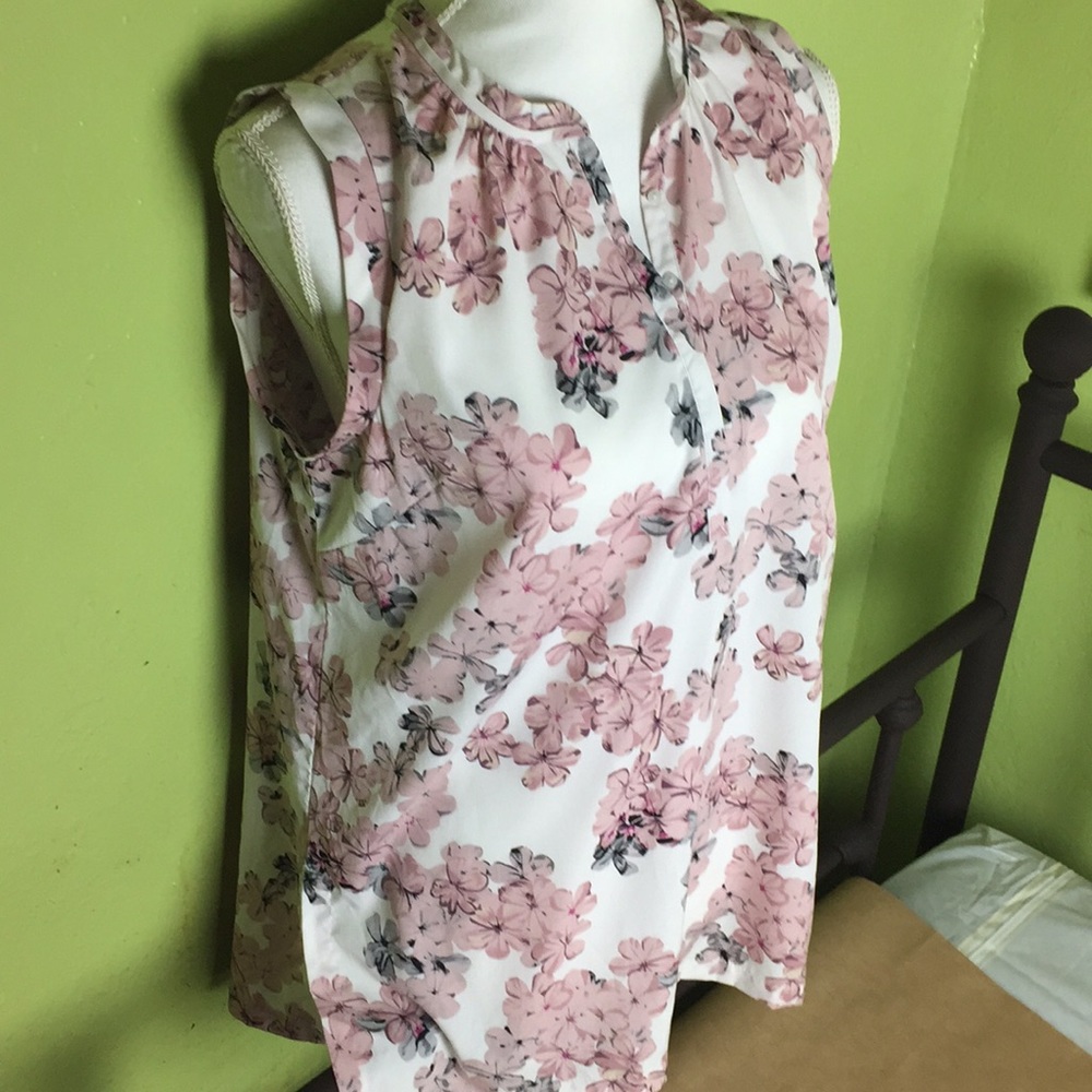 Delicate Floral Sleeveless Blouse